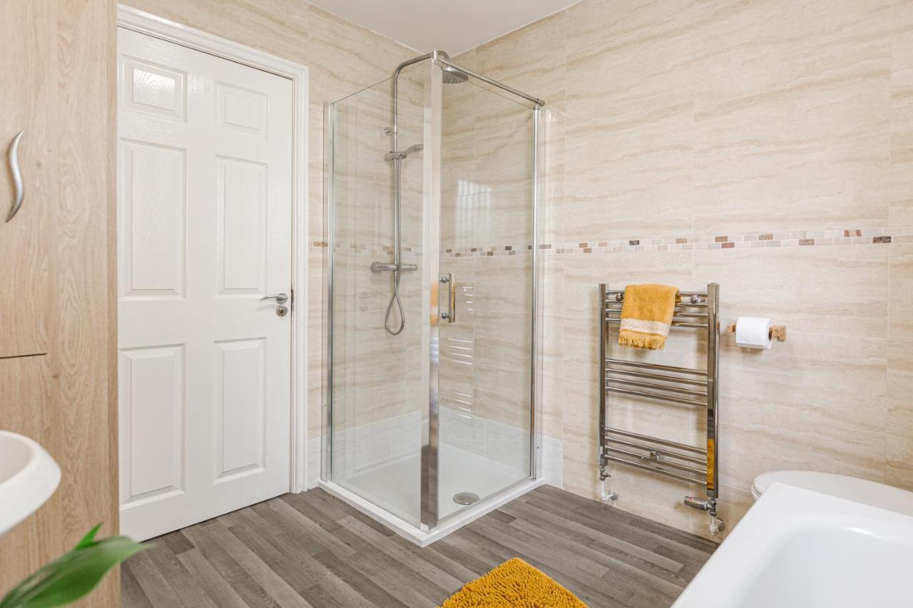 Oxheys House - 5 Bedrooms Contractors Parking Preston  Bagian luar foto