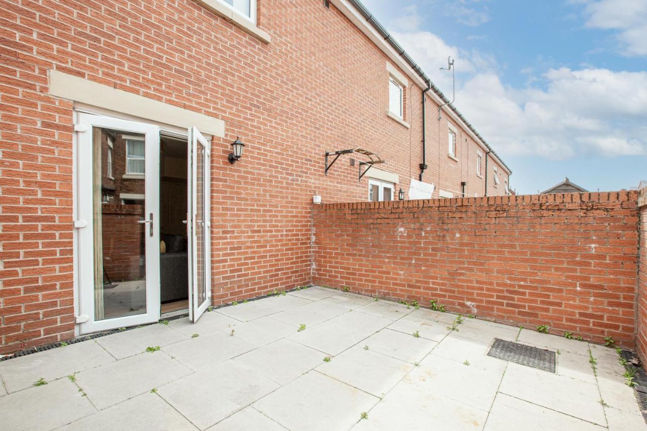 Oxheys House - 5 Bedrooms Contractors Parking Preston  Bagian luar foto