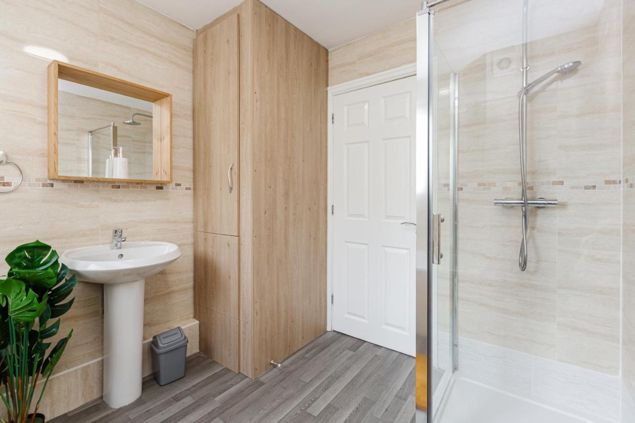 Oxheys House - 5 Bedrooms Contractors Parking Preston  Bagian luar foto